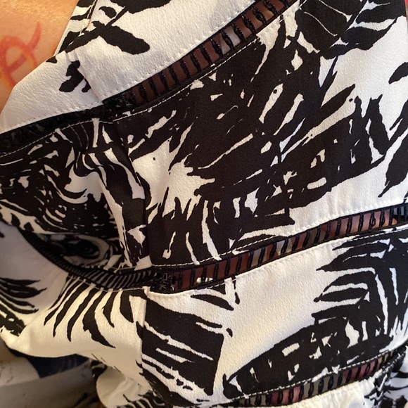 NEW BLACK AND WHITE PALM LEAF DESIGN MAXI HALTER DRESS BODICE CUT OUT SIZE MED - Picture 9 of 11